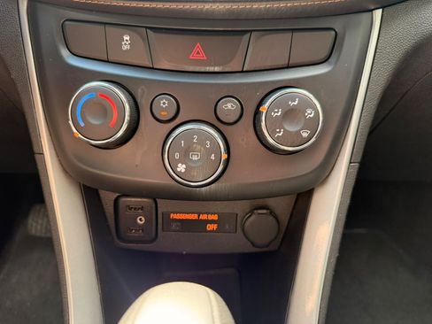 Used 2017 Chevrolet Trax LT AWD/4WD image 36