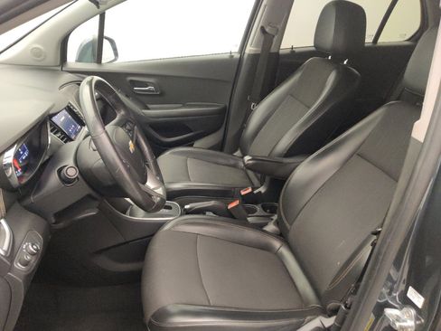 Used 2021 Chevrolet Trax LT w/ LT Convenience Package FWD image 17