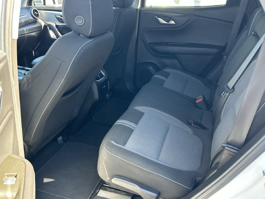 Used 2025 Chevrolet Blazer LT FWD image 19
