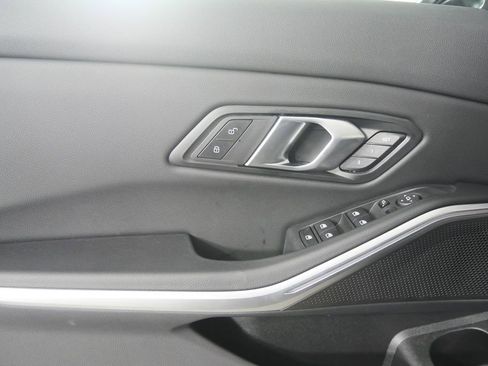 Used 2025 BMW 330i Sedan image 9