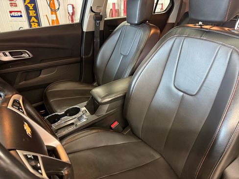 Used 2017 Chevrolet Equinox LT FWD image 16