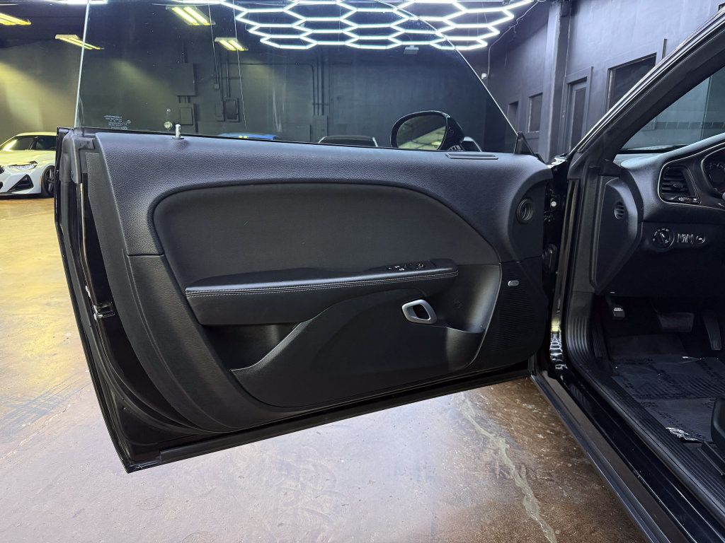 Used 2018 Dodge Challenger R/T w/ Driver Convenience Group RWD image 12