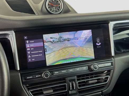 Used 2021 Porsche Macan S image 19