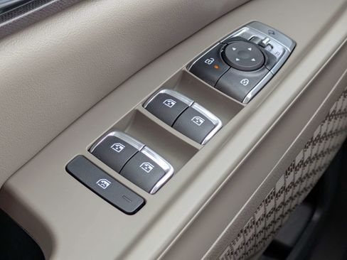 New 2026 Kia Carnival EX FWD image 31