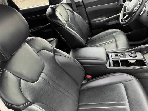 Used 2023 Kia Sorento EX image 19