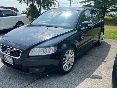 Used 2010 Volvo V50 2.4i image 1