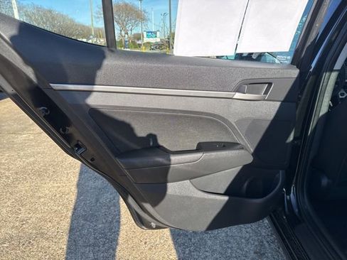 Used 2018 Hyundai Elantra SEL FWD image 17