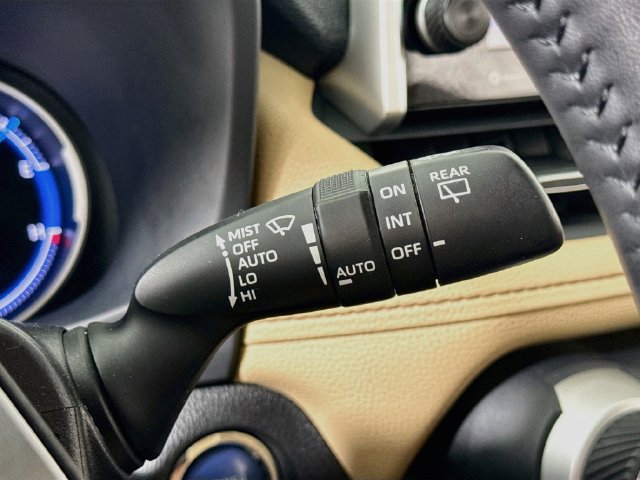 Used 2022 Toyota RAV4 Limited AWD/4WD image 16