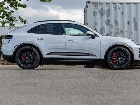 Used 2025 Porsche Macan Turbo Electric AWD/4WD image 2
