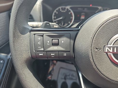Used 2023 Nissan Rogue SV FWD image 18