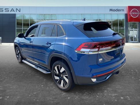 Used 2025 Volkswagen Atlas Cross Sport SE FWD image 6