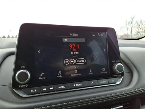 Used 2024 Nissan Rogue SV image 18