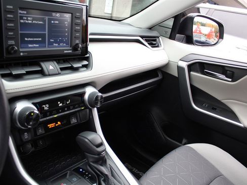 Used 2020 Toyota RAV4 XLE image 14