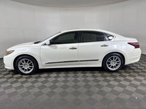 Used 2018 Nissan Altima 2.5 SL w/ 2.5 SL Technology Package FWD image 7