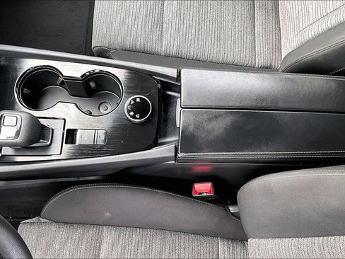 Used 2023 Nissan Rogue SV AWD/4WD image 16