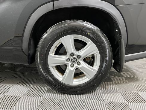 Used 2023 Toyota Highlander LE image 20