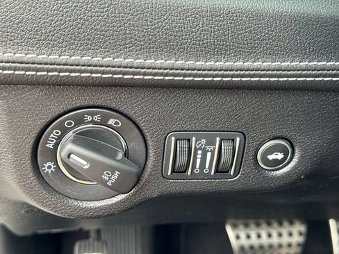 Used 2023 Chrysler 300 C RWD image 27