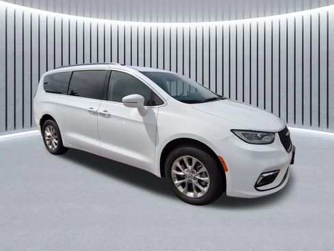 Used 2022 Chrysler Pacifica Touring-L AWD/4WD image 19