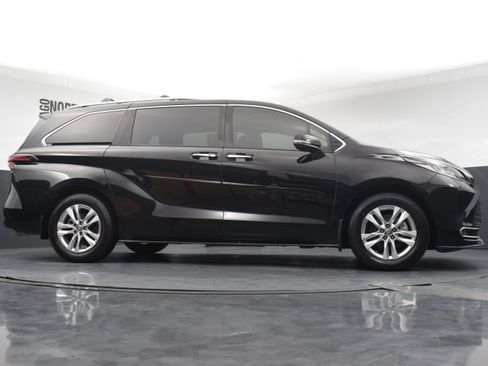 Used 2024 Toyota Sienna Limited AWD/4WD image 37