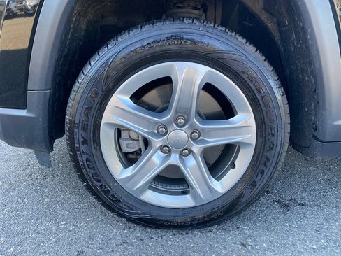 Used 2024 Jeep Compass Latitude AWD/4WD image 10