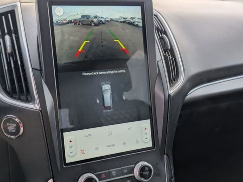 Used 2024 Ford Edge Titanium image 3