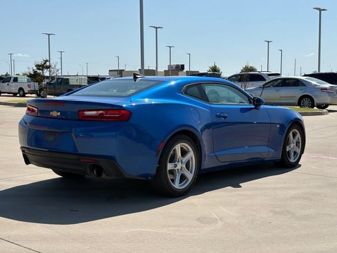 Used 2016 Chevrolet Camaro LT RWD image 7
