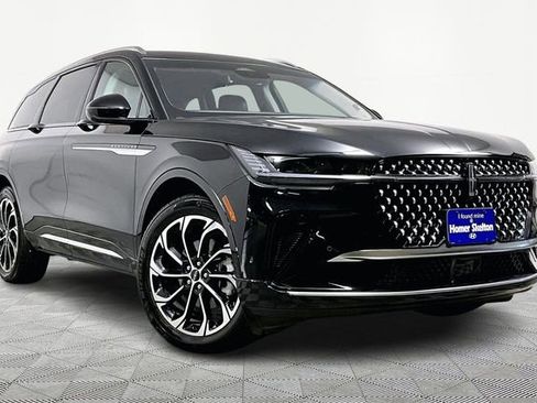 Used 2024 Lincoln Nautilus Reserve image 1