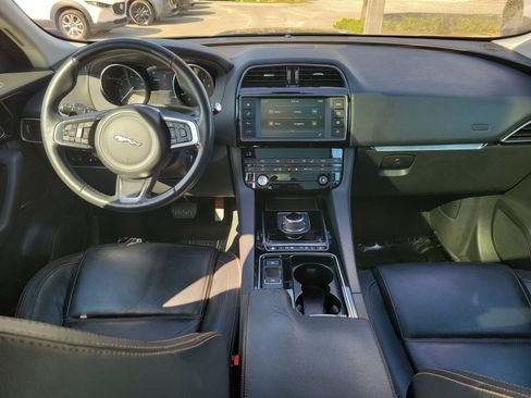 Used 2018 Jaguar F-PACE Prestige image 8