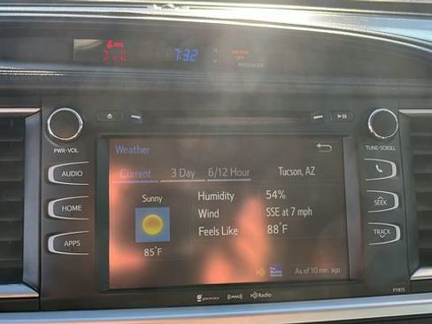 Used 2019 Toyota Highlander Plus w/ Carpet Mat Package (TMS) FWD image 11