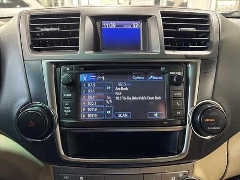 Used 2013 Toyota Highlander Plus image 16