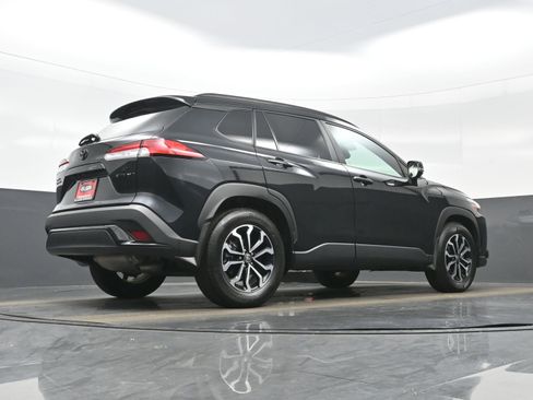 Used 2025 Toyota Corolla Cross AWD Hybrid w/ Moonroof Package image 32
