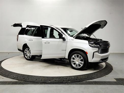 Used 2024 Chevrolet Tahoe High Country w/ Advanced Technology Package image 9