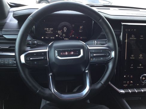 Used 2025 GMC Acadia Elevation w/ Elevation Premium Package image 15