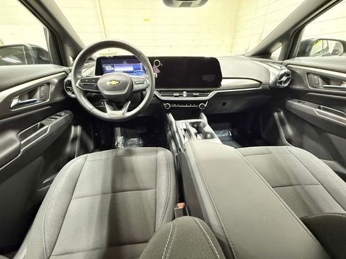 Used 2026 Chevrolet Equinox EV LT w/ Comfort Package FWD image 32