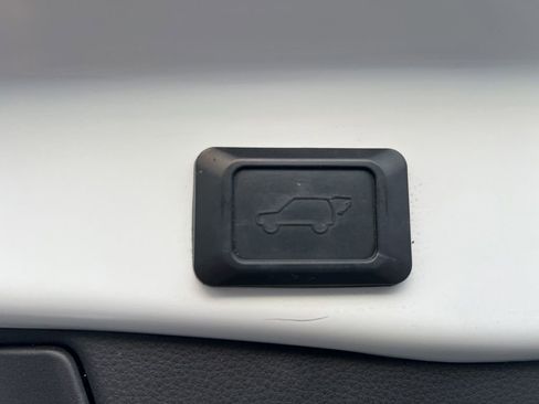 Used 2019 Toyota RAV4 XLE image 18