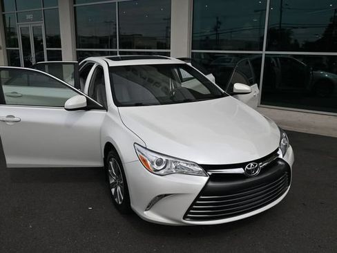 Used 2017 Toyota Camry XLE w/ Moonroof Package FWD image 36