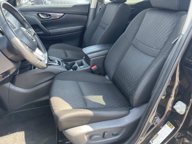 Used 2020 Nissan Rogue SV FWD image 24