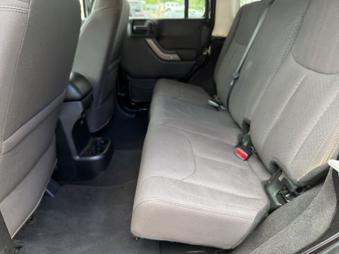 Used 2018 Jeep Wrangler Unlimited Sport S AWD/4WD image 10