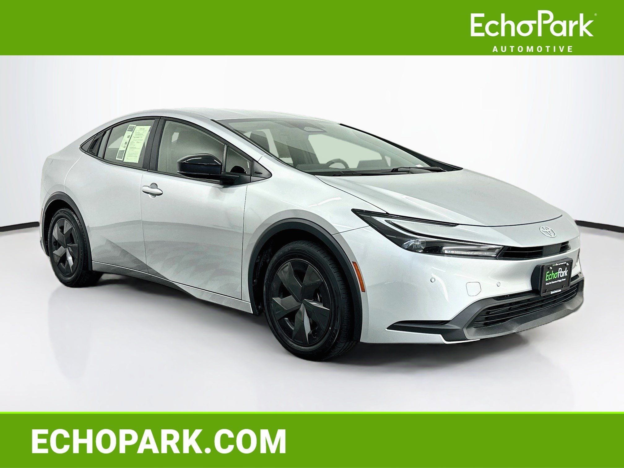 Used 2025 Toyota Prius LE FWD image 1