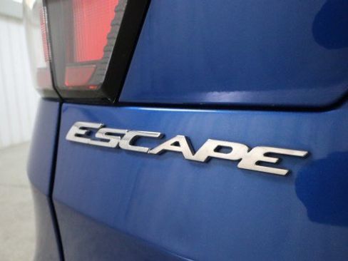 Used 2018 Ford Escape SE w/ SE Sport Appearance Package AWD/4WD image 21