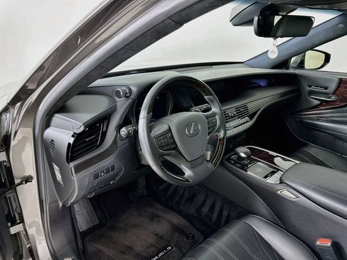 Used 2019 Lexus LS 500 w/ Interior Upgrade Package RWD image 10