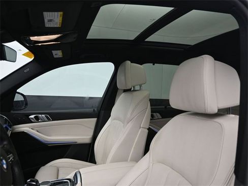Used 2019 BMW X5 xDrive40i w/ Luxury Seating Package image 9