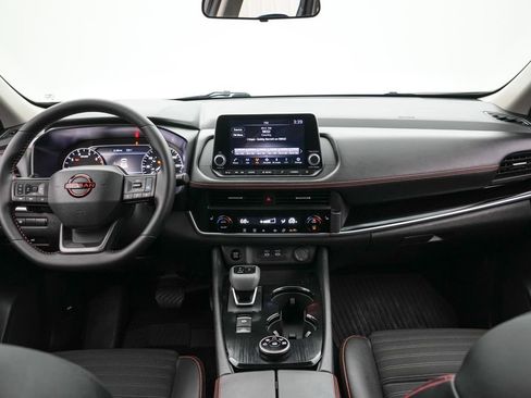 Used 2025 Nissan Rogue SV image 19