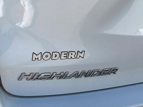 Used 2019 Toyota Highlander XLE image 29