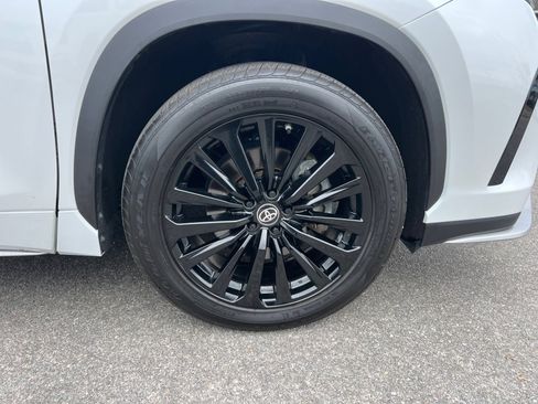 Used 2023 Toyota Highlander XSE image 25