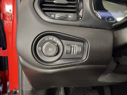 Used 2022 Jeep Renegade Altitude AWD/4WD image 19