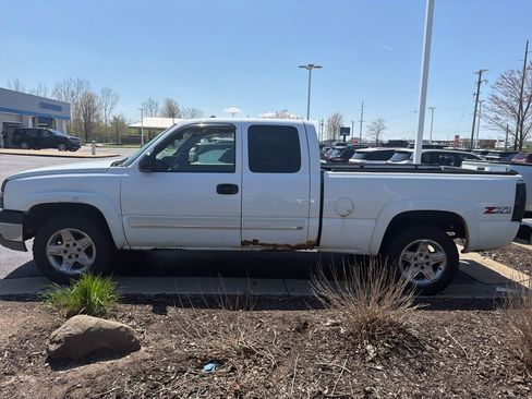 Used 2004 Chevrolet Silverado 1500 w/ Light Duty Power Package AWD/4WD image 5