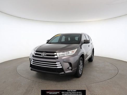 Used 2018 Toyota Highlander XLE image 1