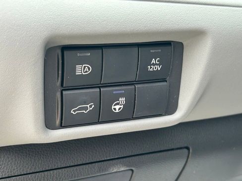 Used 2023 Toyota Highlander Limited AWD/4WD image 32