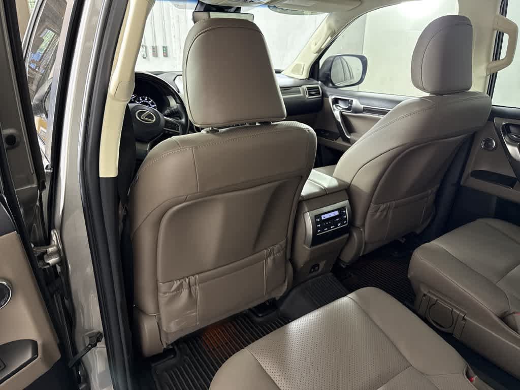 Used 2023 Lexus GX 460 Luxury w/ Sport Design Package AWD/4WD image 26